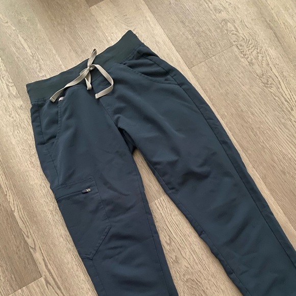 Figs Dark Harbor Zamora - Picture 2 of 2